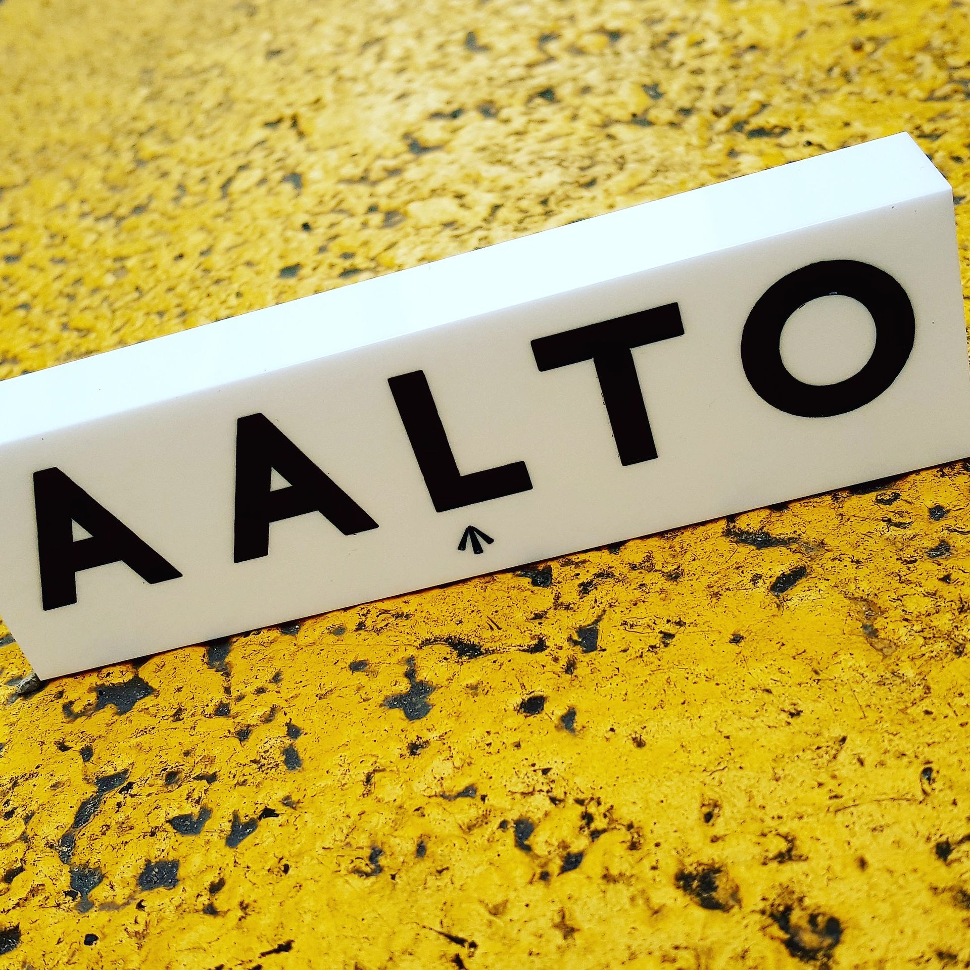 Plexiglas blanc sérigraphié ''aalto''