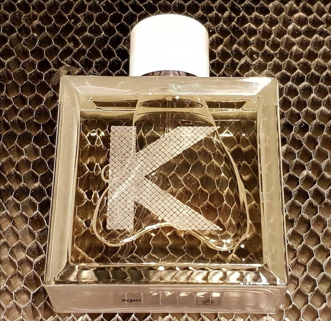 Photo d'un flacon gravé ''K''