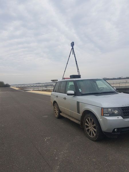 Scanner 3D sur le toit d'une voiture