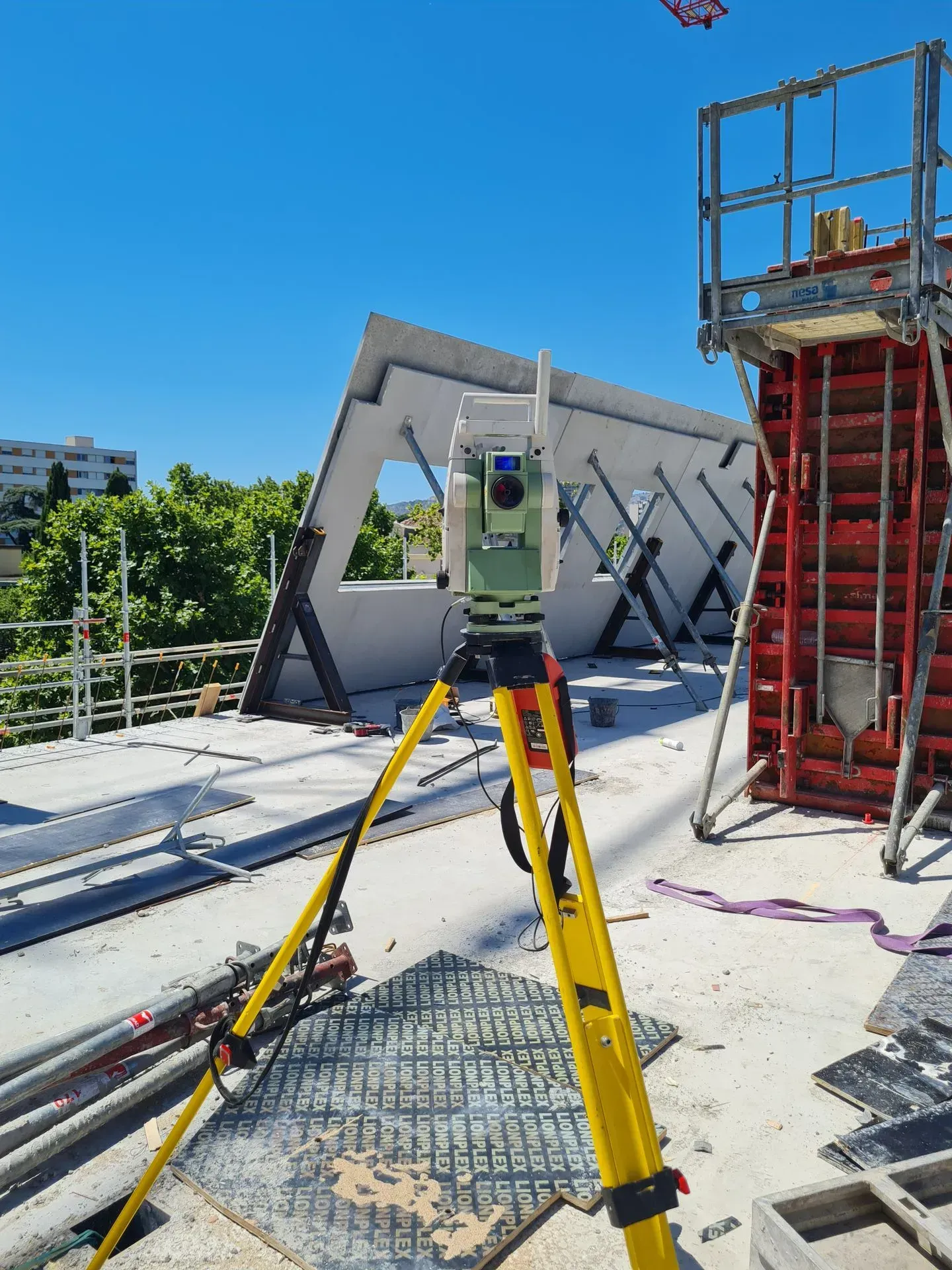 Auscultation d'un bâtiment à l'aide d'un théodolite