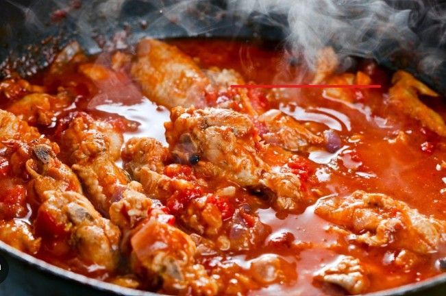 Piatto tipico della cucina eugubina, il Friccò di Gubbio in padella