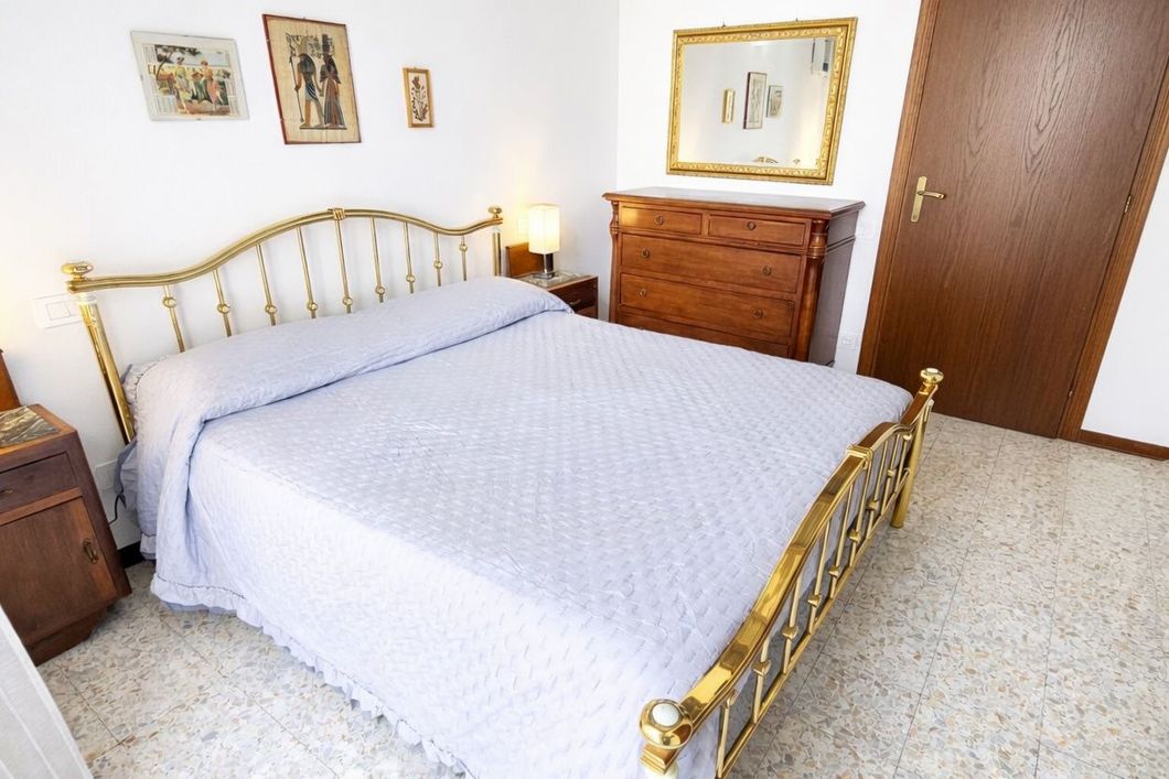 Camera da letto matrimoniale luminosa ed elegante alla Dimora dei Consoli