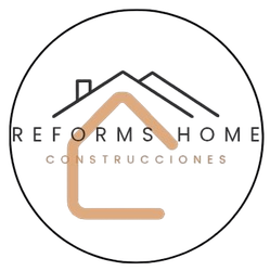 Un logotipo para reformas de construcciones de viviendas muestra una casa con una chimenea en el techo.
