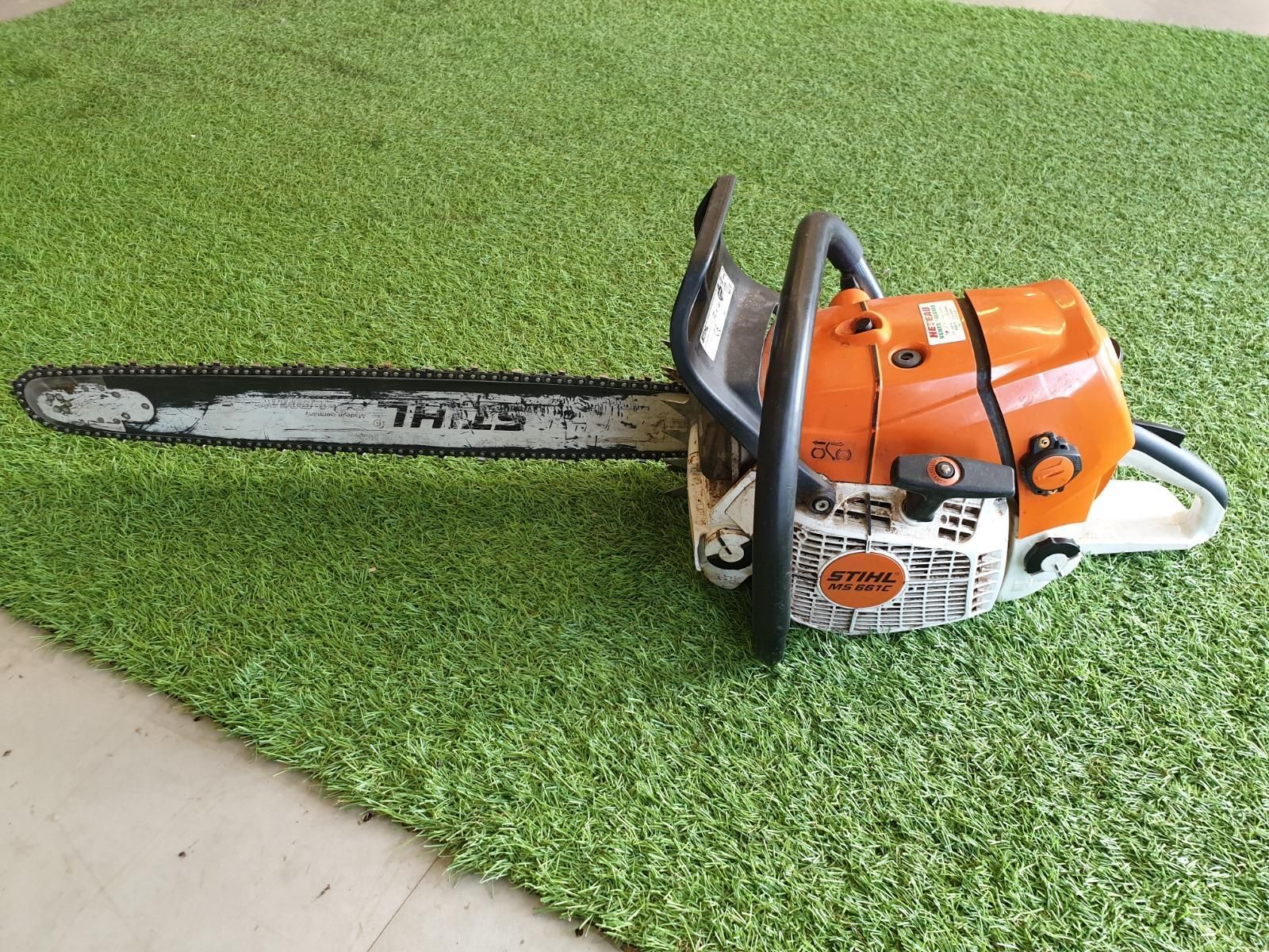 Tronçonneuse orange