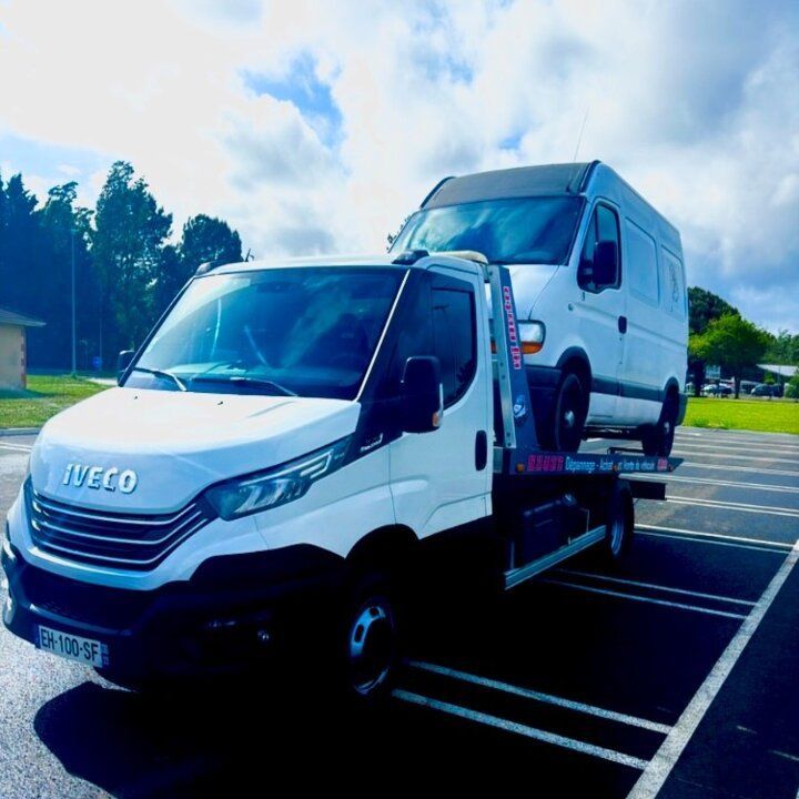 Dépannage d'un utilitaire blanc avec notre dépanneuse