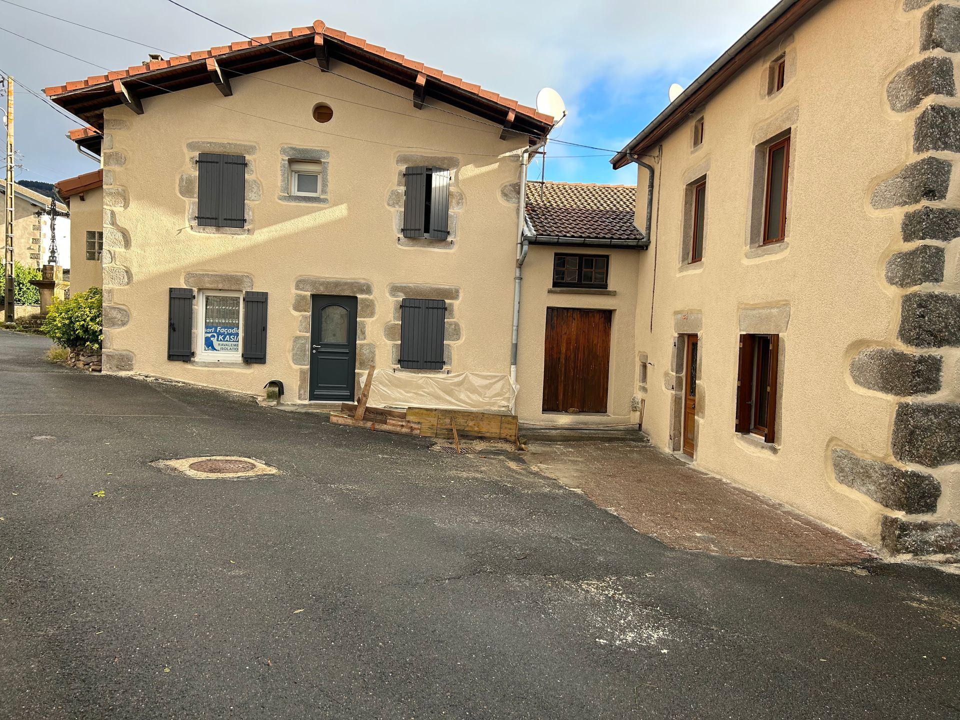 Maison avec enduit terre crue