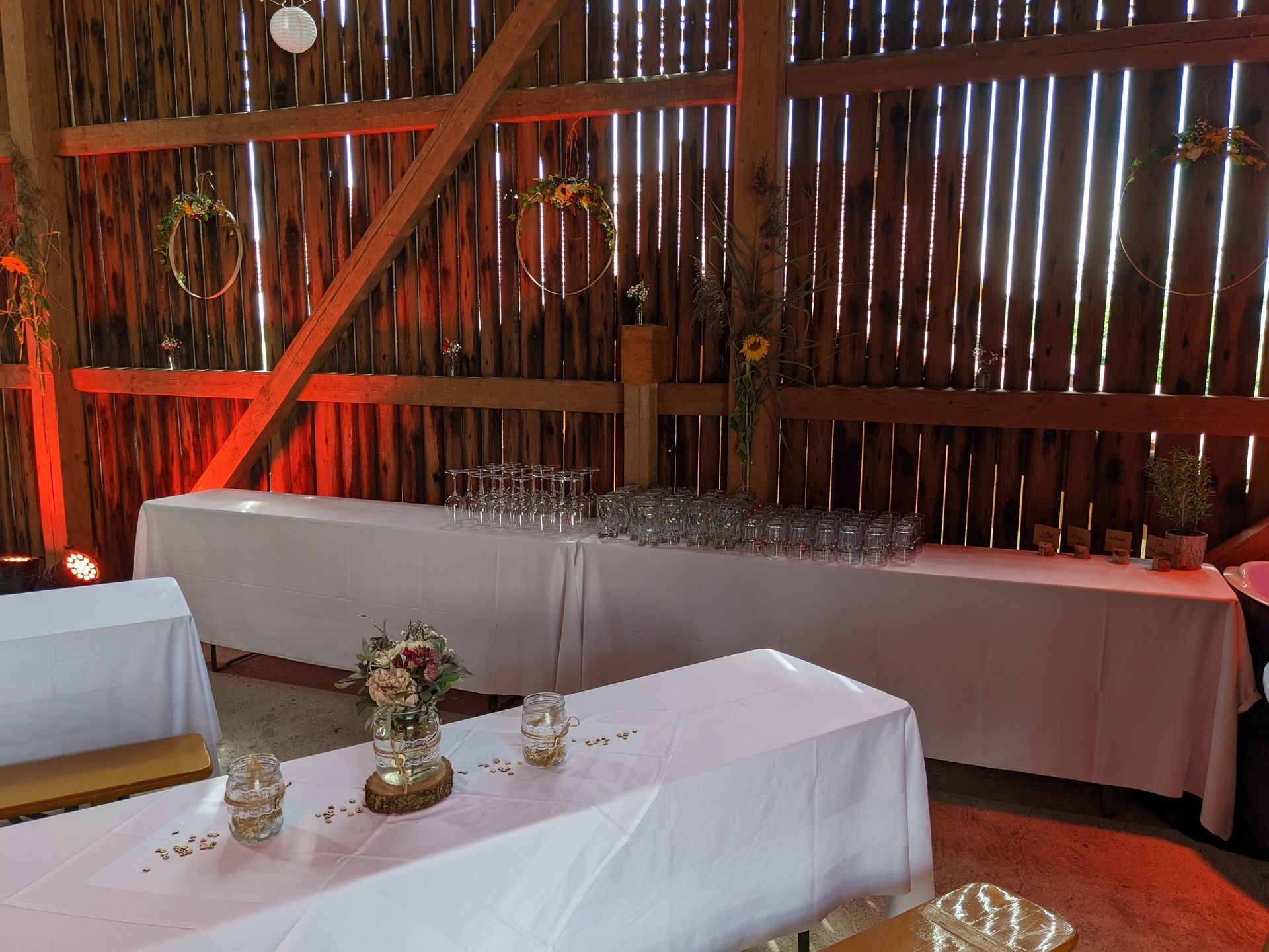 weiße Leasingtischdecken von Karns Heißmangel