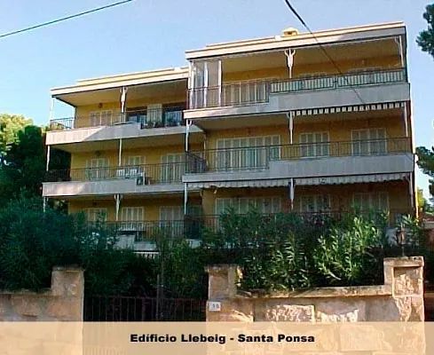 Una foto de un edificio llamado Edificio Liebig Santa Ponsa.