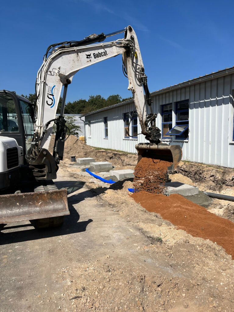 Pose de canalisations sur un chantier