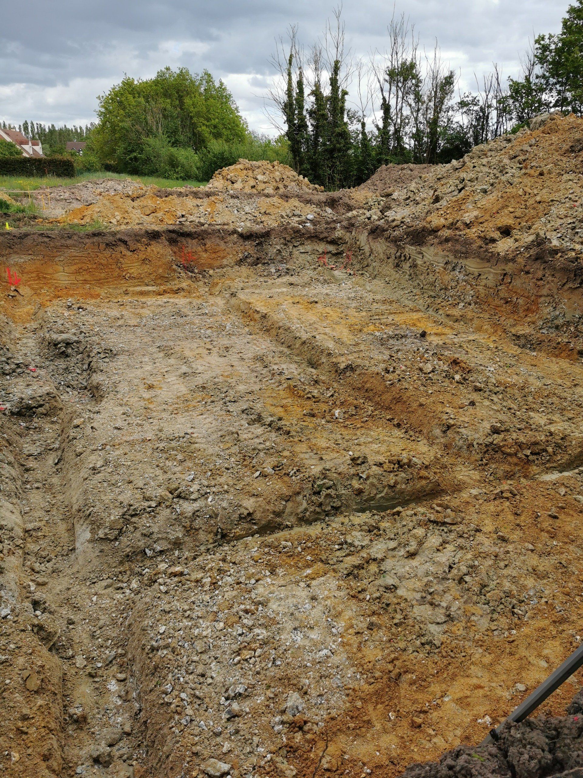 Tranchées en train d'être creusées