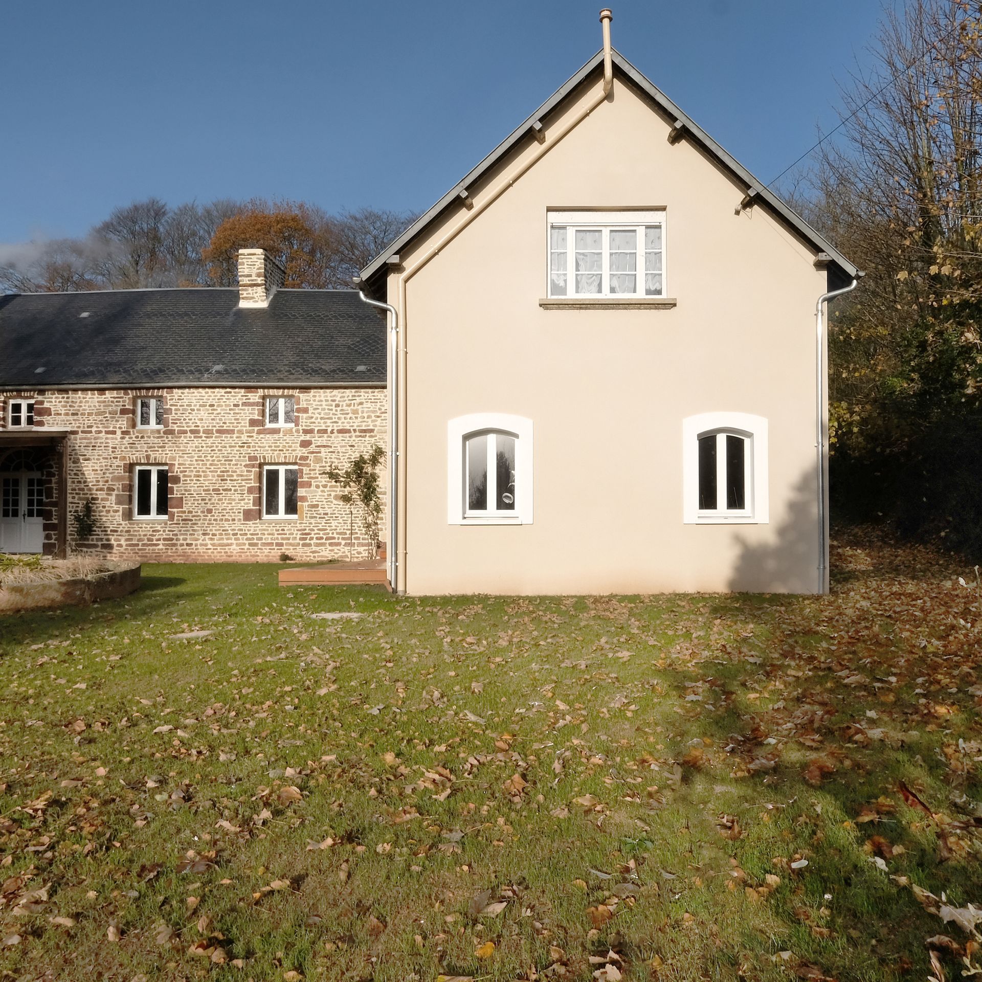 Façade d'une maison avec enduit lisse