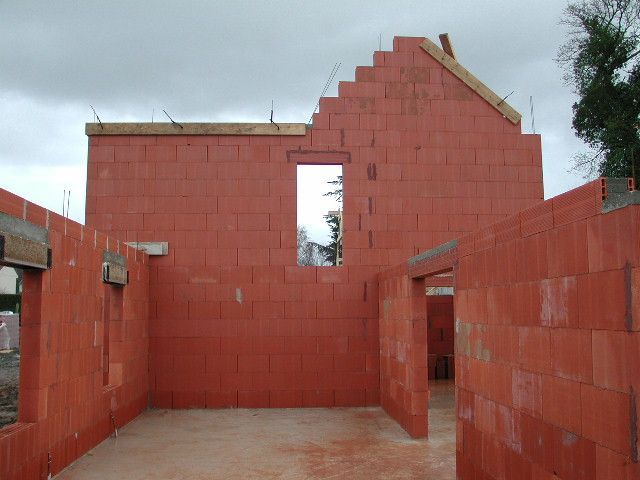 Construction des murs d'une maison