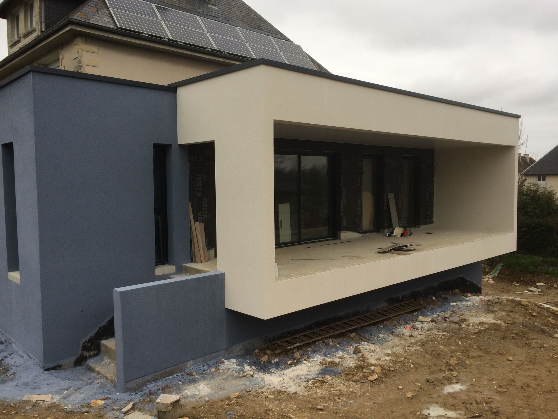 Extension latérale d'une maison finalisée vue de face