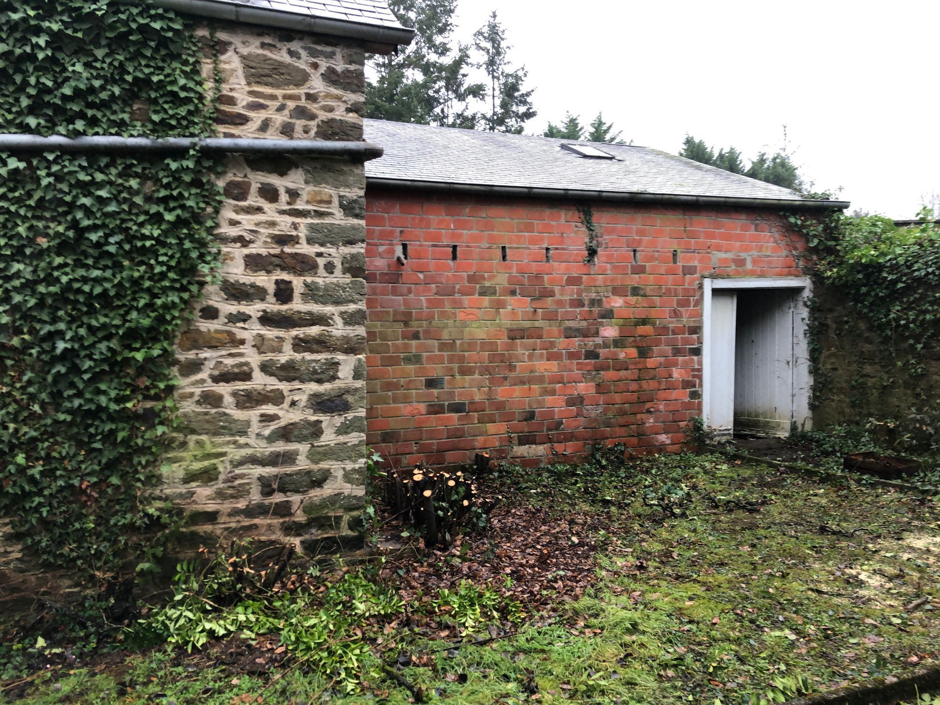 Petite maison en brique avant sa rénovation