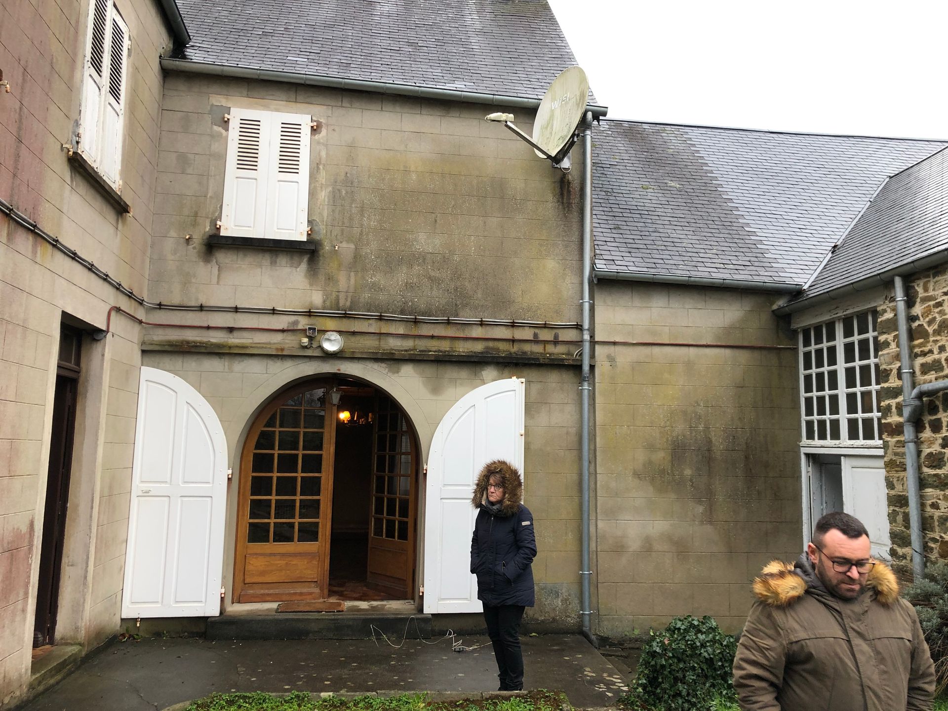 Maison avant l'enlèvement du crépi