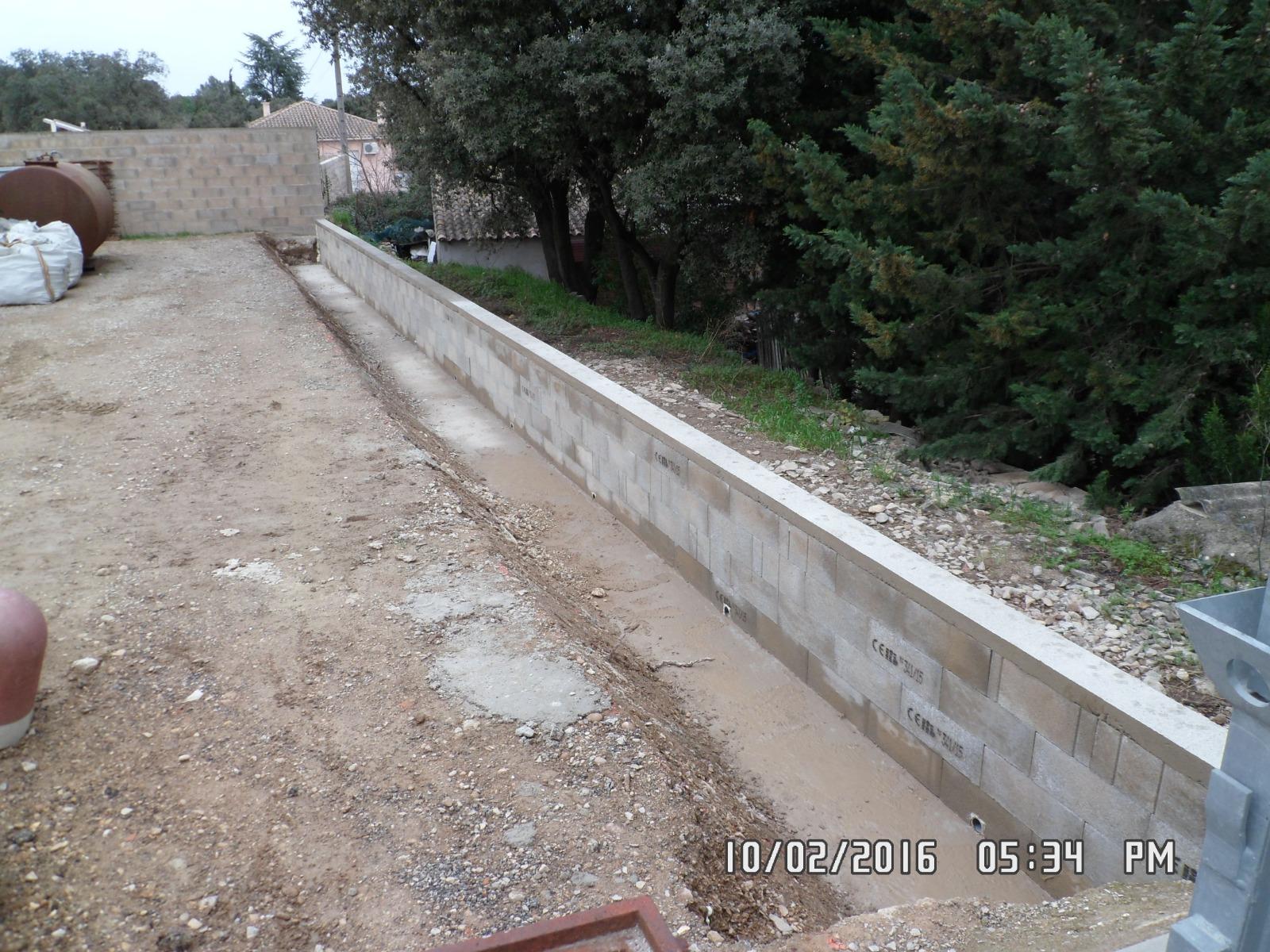 MUR CLOTURE