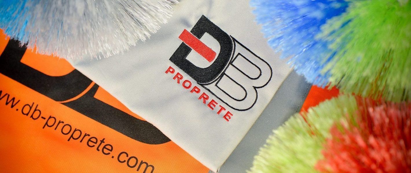 Chiffons microfibre brodés au nom de l'entreprise