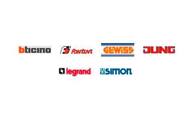 Logotipos de marcas de equipos eléctricos: Bticino, Fontini, Gewiss, Jung, Legrand y Simon.