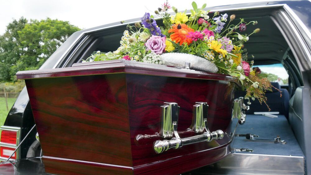 Cercueil dans un véhicule