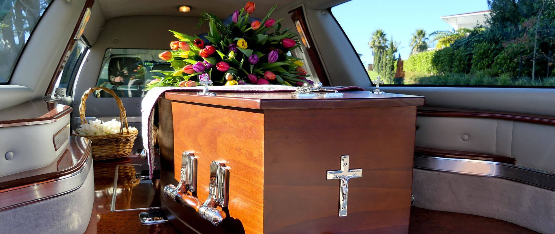 Cercueil dans un véhicule