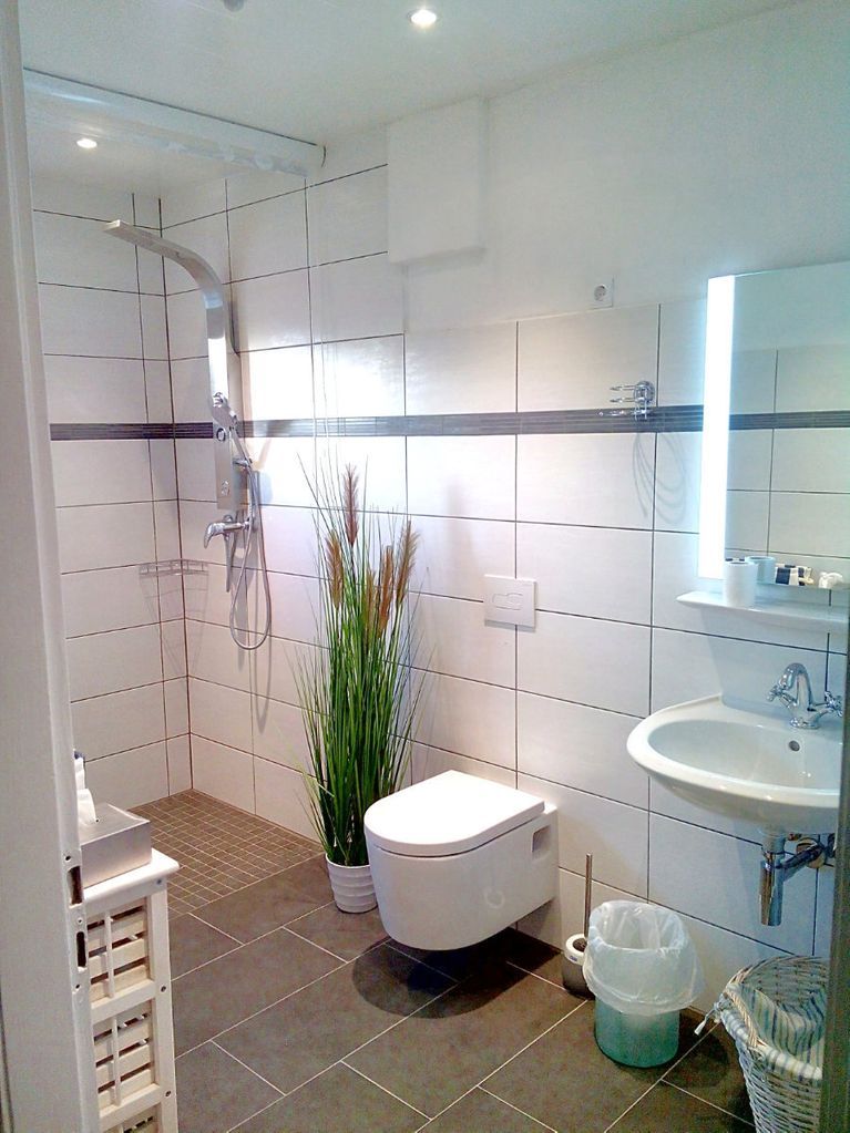 Ferienwohnung Carolinensiel modernes Badezimmer