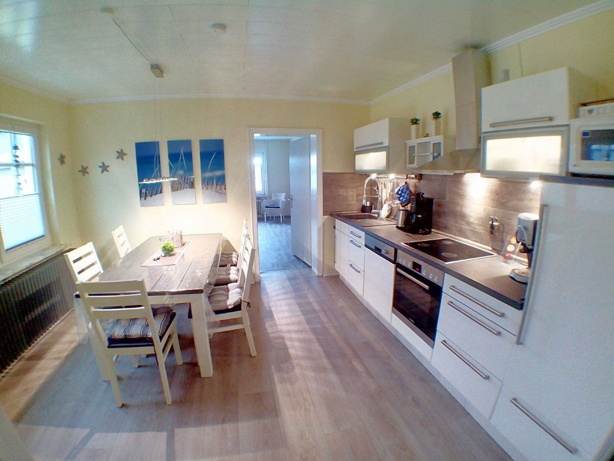 Küche und Essbereich Ferienwohnung Ostseeurlaub