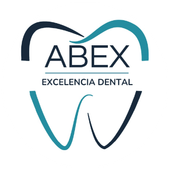 El logotipo de Abex Excelencia Dental tiene un diente en forma de corazón.