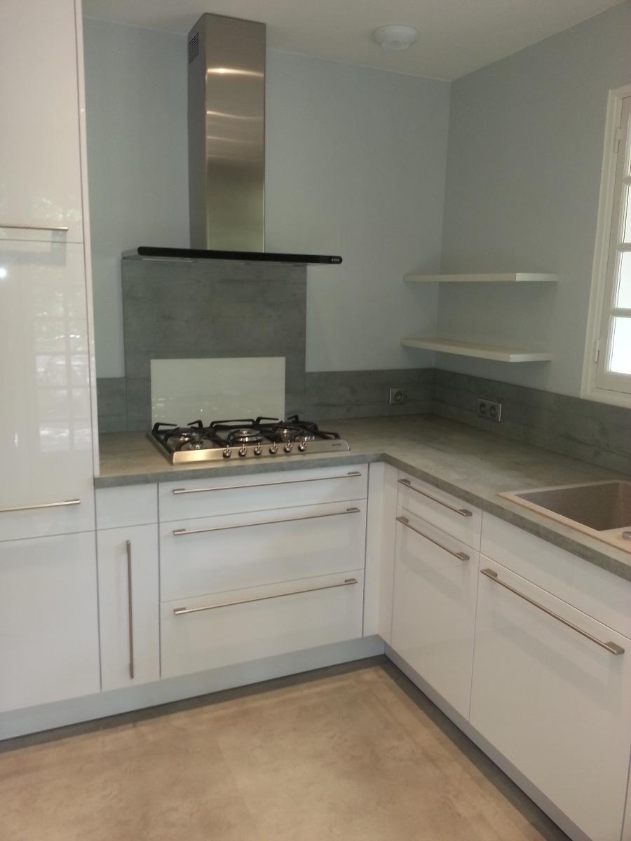 Cuisine avec plaques de cuisson