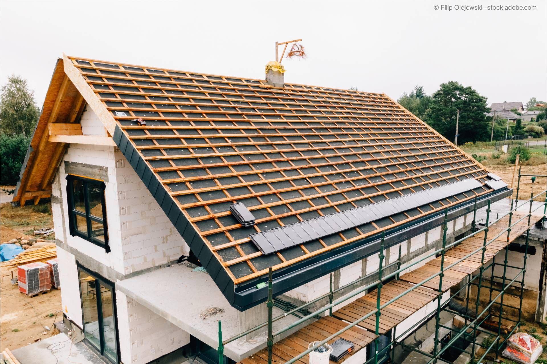 Neubau eines Einfamilienhauses mit unvorbereitetem Dachstuhl.