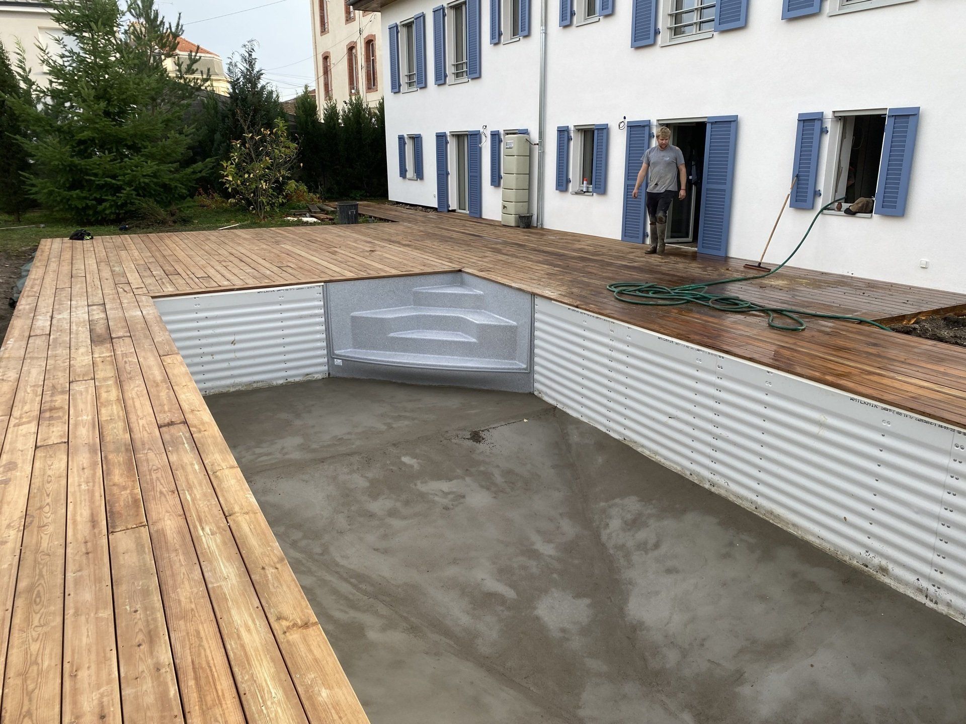 Piscine carrée mise en service