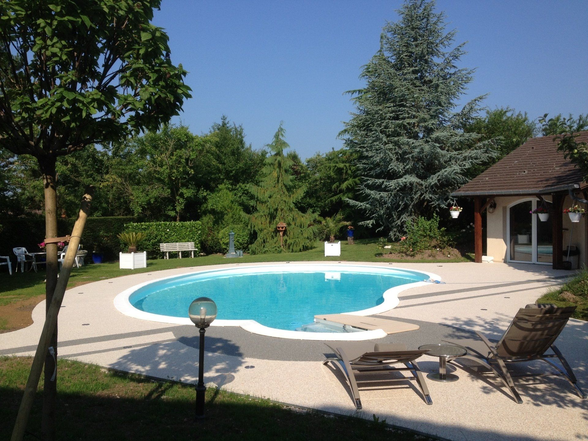 Piscine enterrée forme libre
