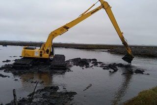 Demolição e recolha de resíduos dentro de água