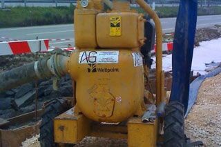 Esquipamento durante demolição