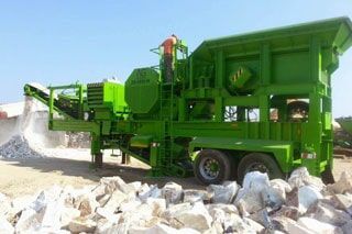 Máquina durante demolição