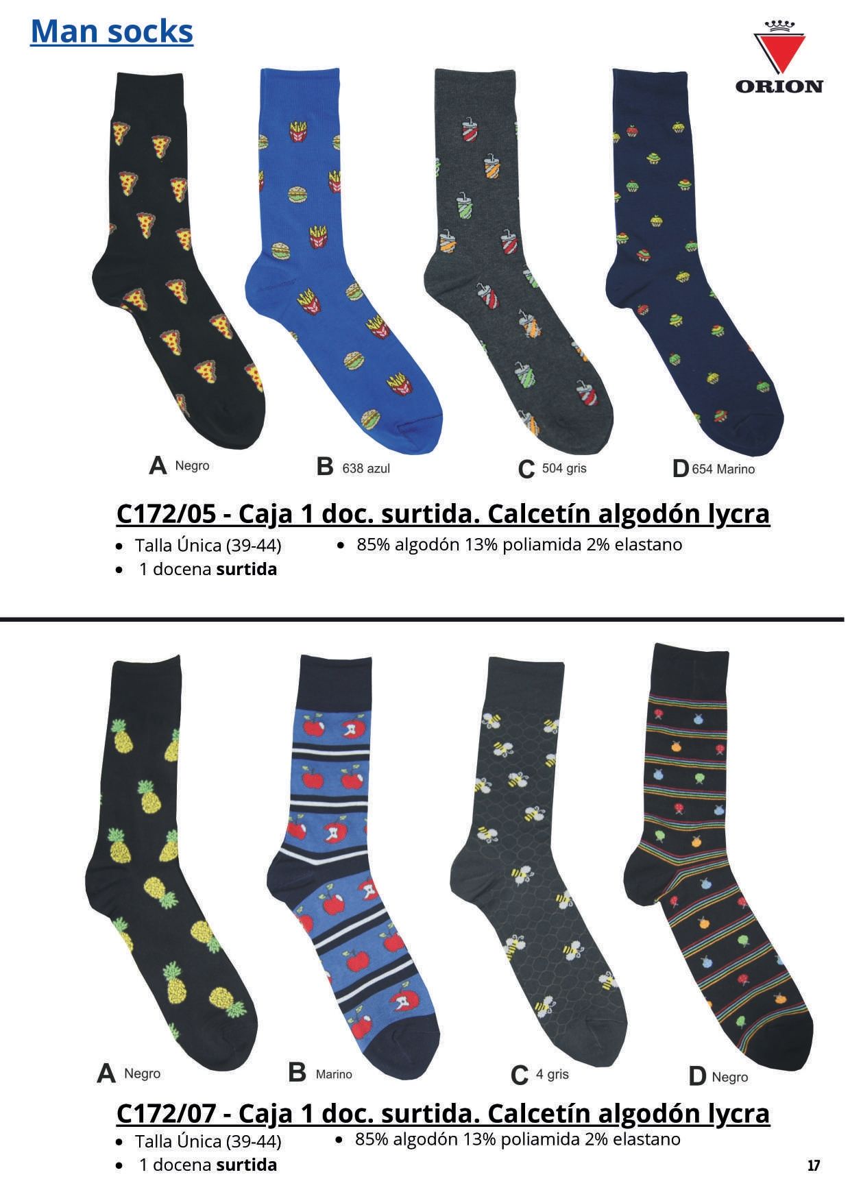 Tres pares de calcetines están sobre una superficie blanca.