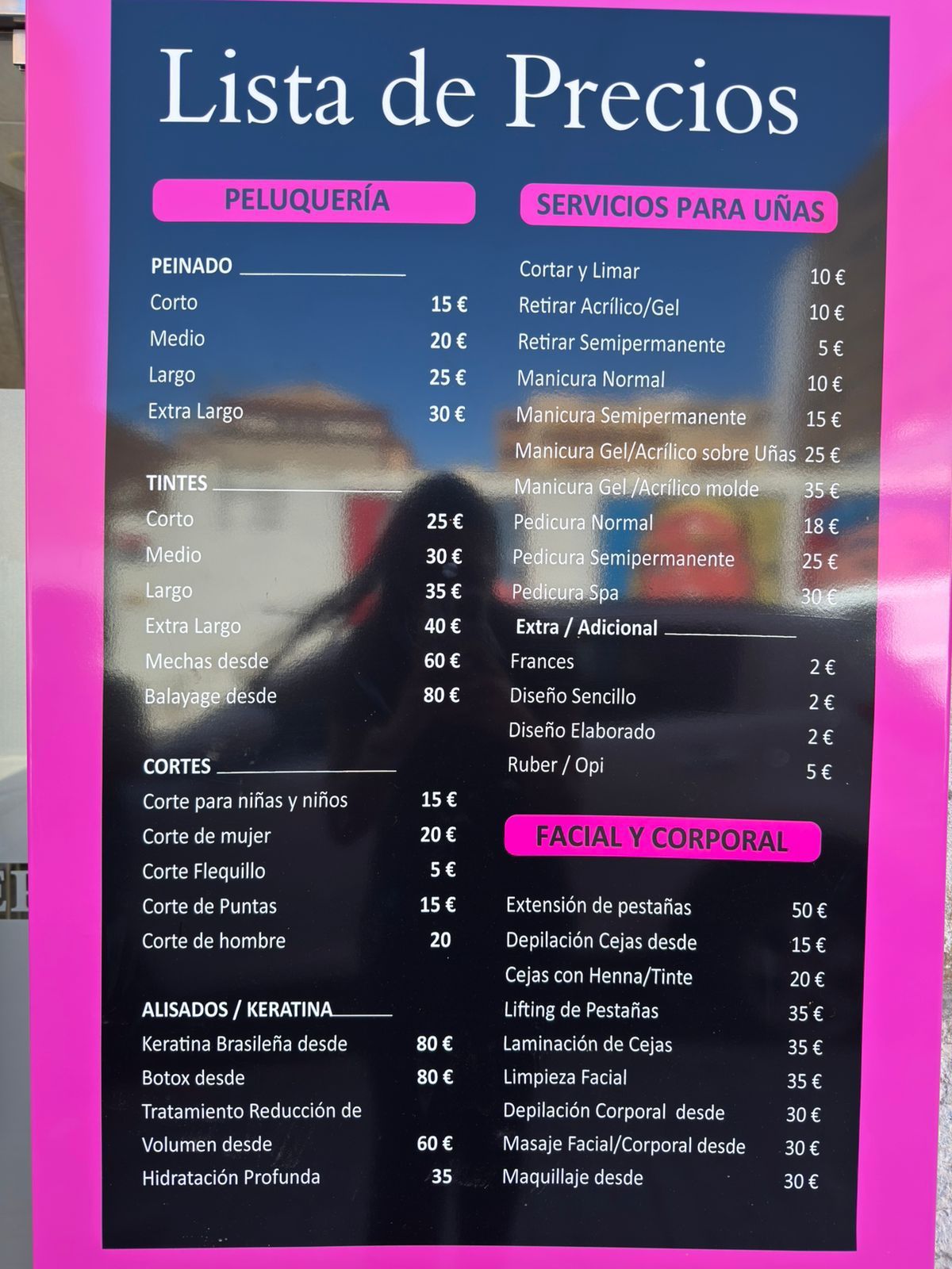Fachada de peluquería Valentina con señalización negra, escaparates de cristal y servicios listados en español.