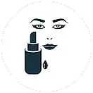 Rostro con maquillaje, frasco de serum y una gota de serum.