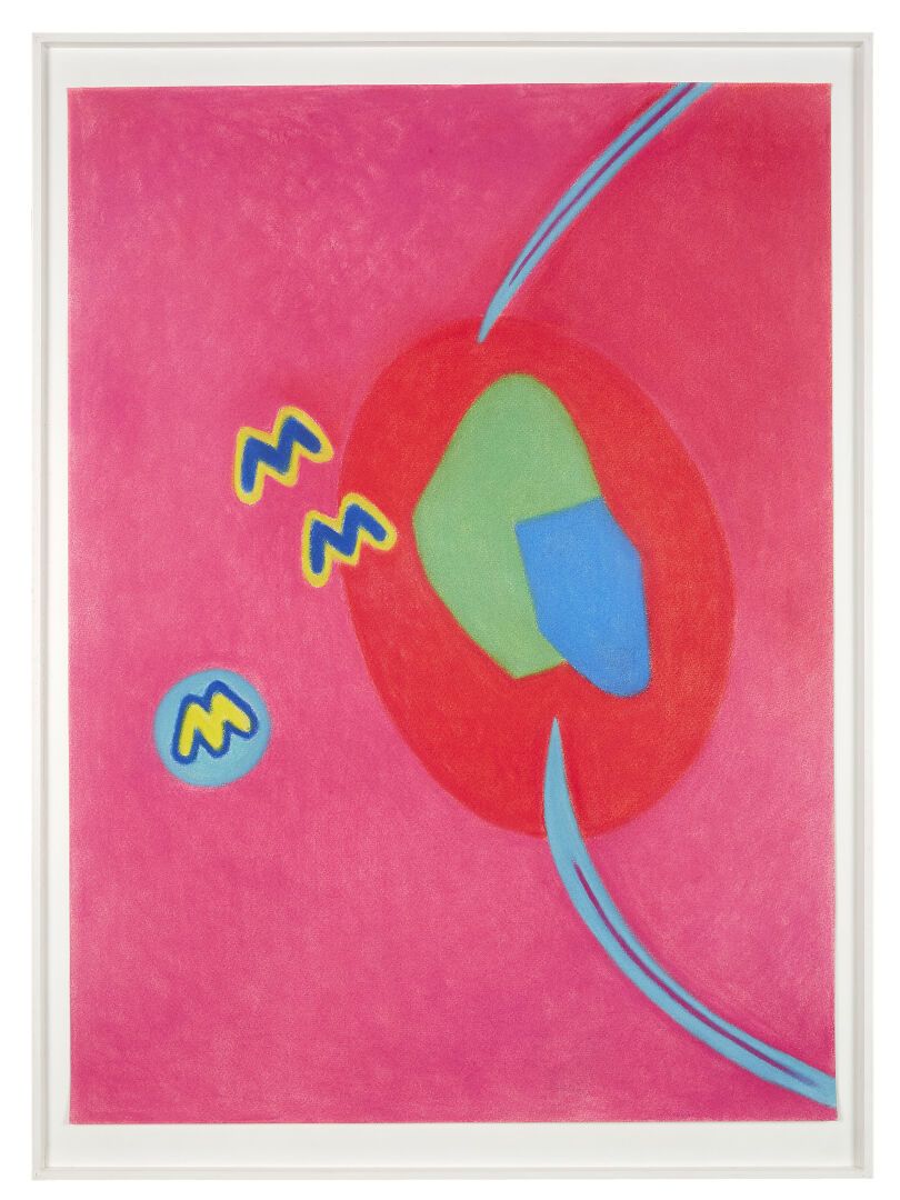 Œuvre abstraite rose avec un ovale rouge, des formes vertes et bleues et de petits zigzags jaunes.