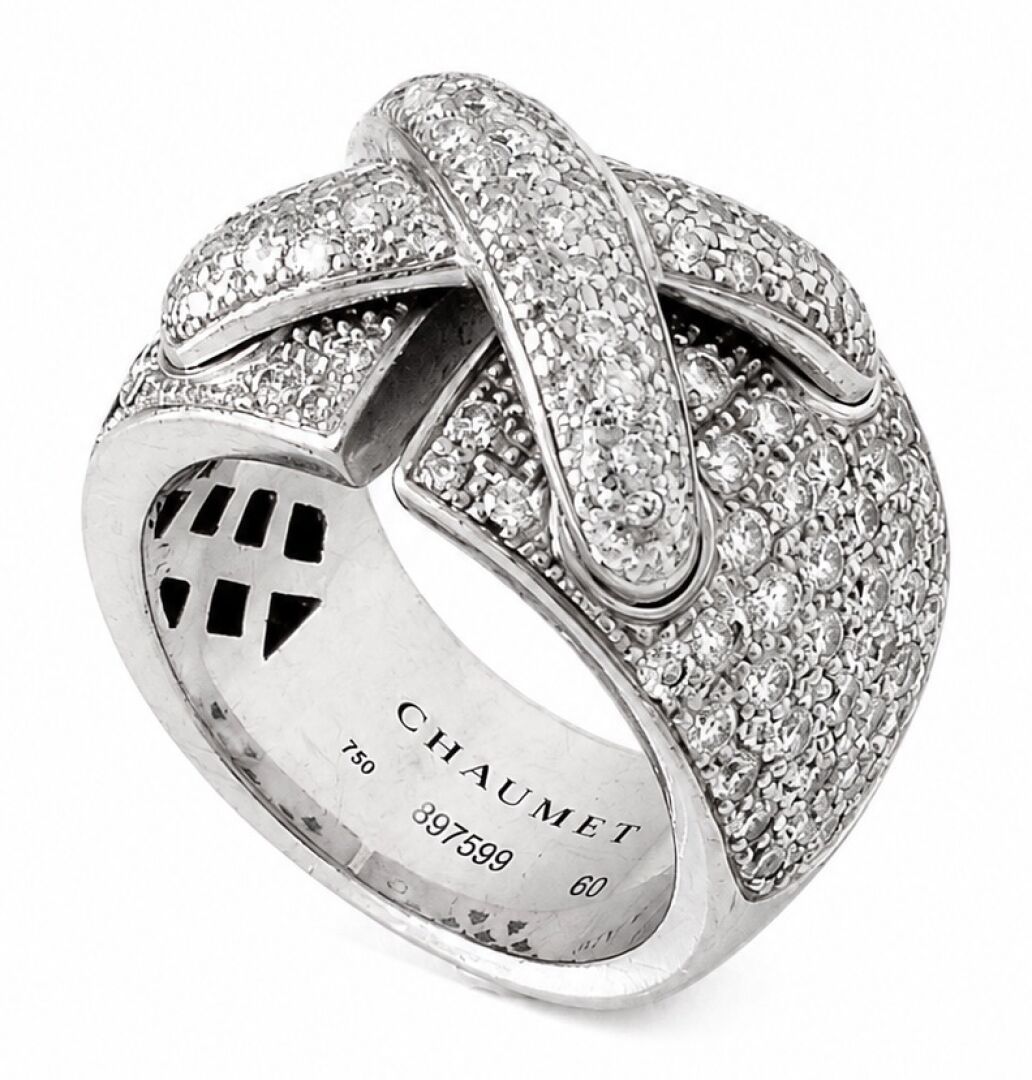 Bague Chaumet Double Lien XL pavée de diamants , vendue 10 140 € aux enchères.