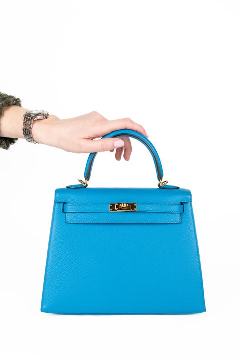 Un sac Hermès bleu ciel.