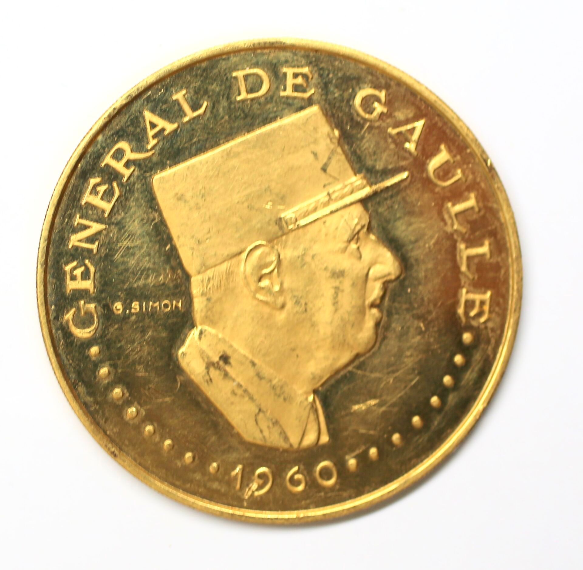 Miroir en forme de soleil à pointe.