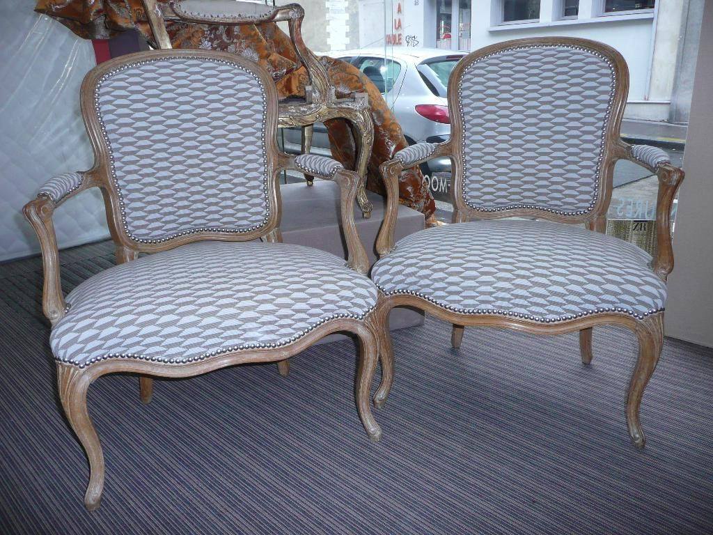 Paire de fauteuils rénovés