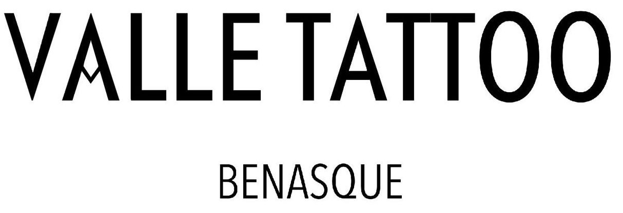 El logotipo de valle tattoo benasque es en blanco y negro sobre fondo blanco.