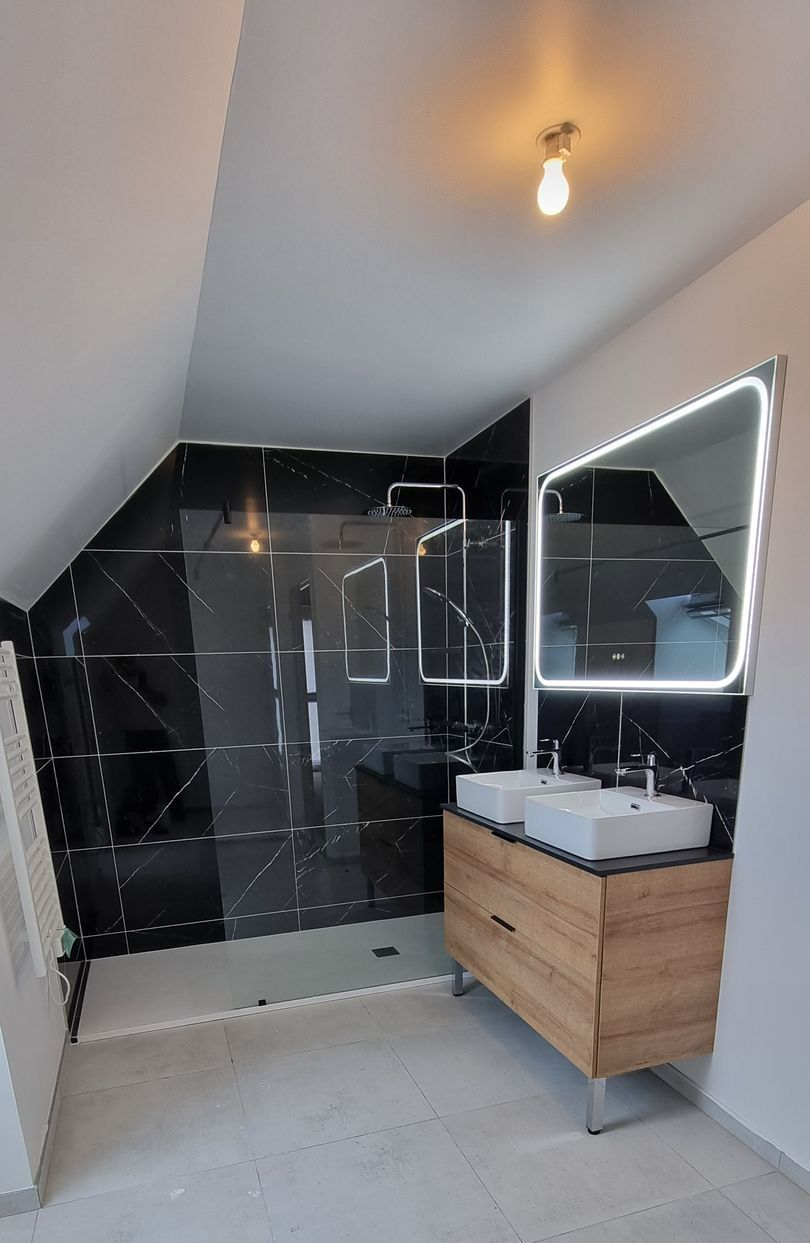Une salle de bains moderne