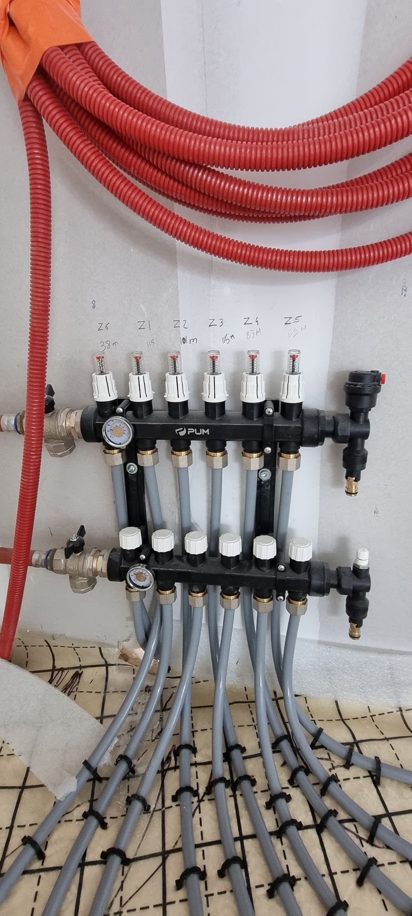 Des vannes de chauffage au sol