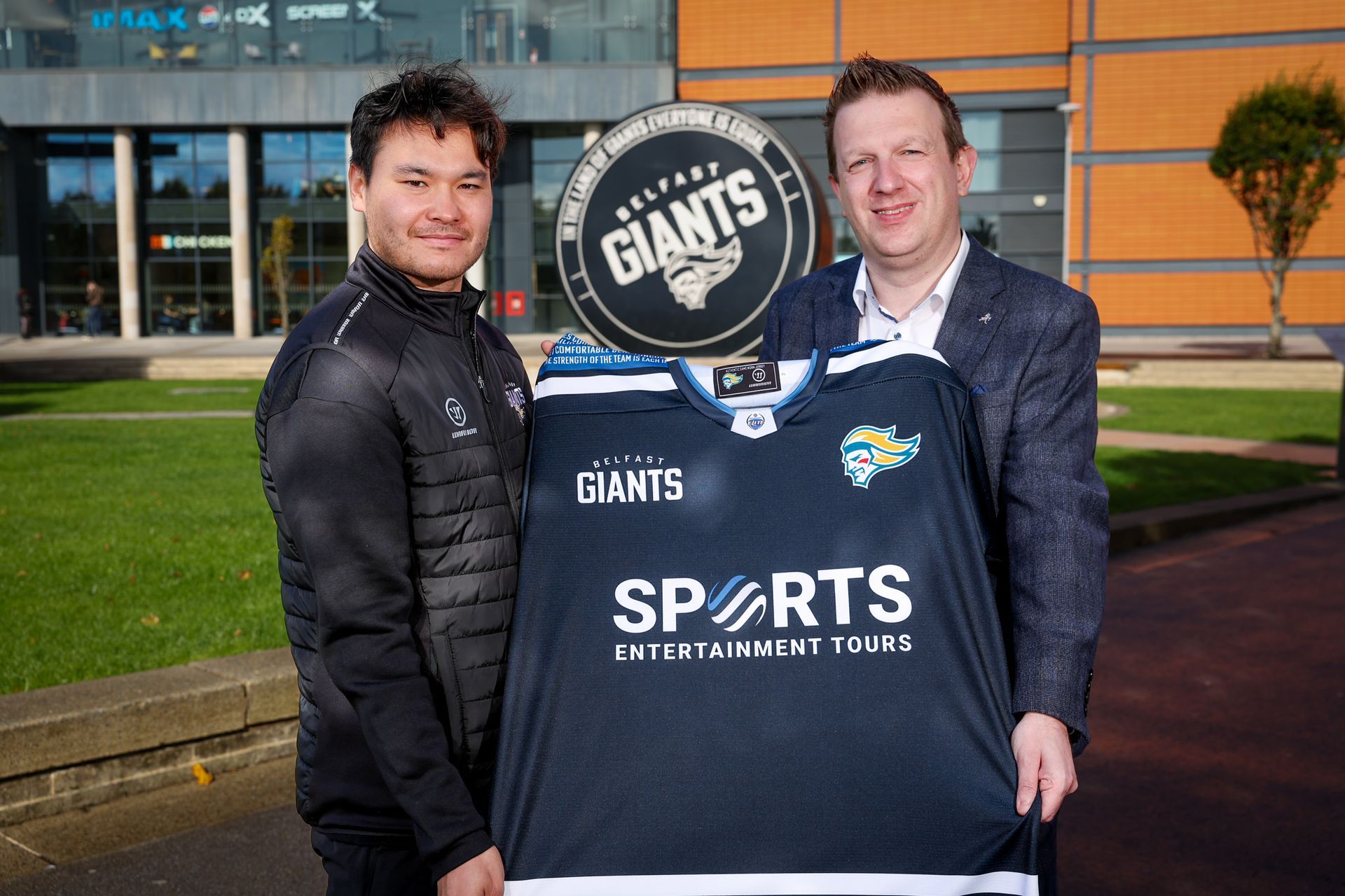 Jordan Kawaguchi (Belfast Giants) and John Boyde (Managing Director, Sports Entertainment Tours / Sp
