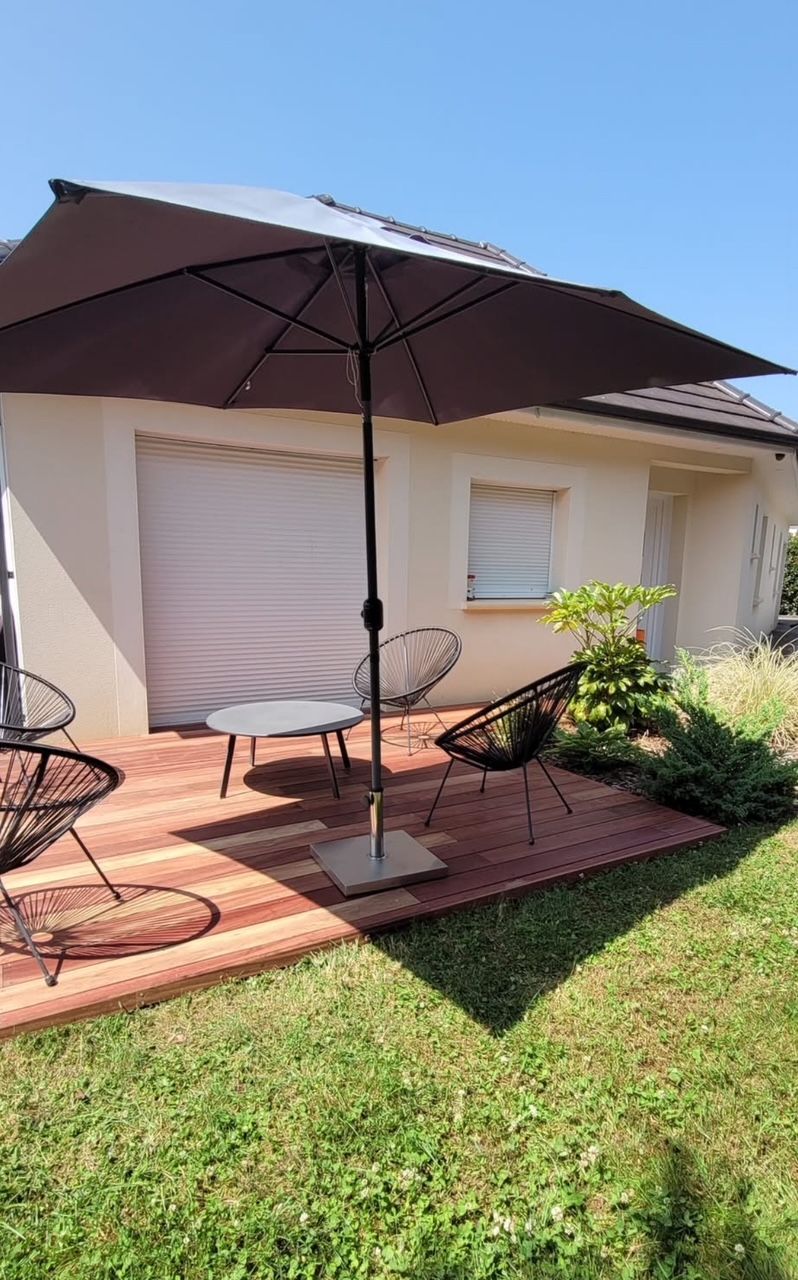 Un parasol déplié.