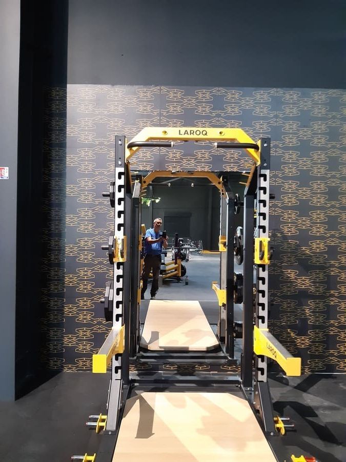 Grand miroir et machine de sport