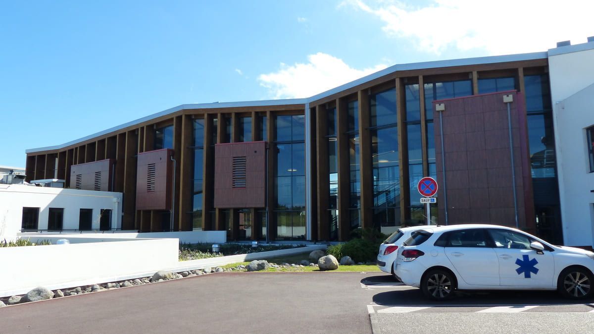 Hopital avec vitrage à protection solaire