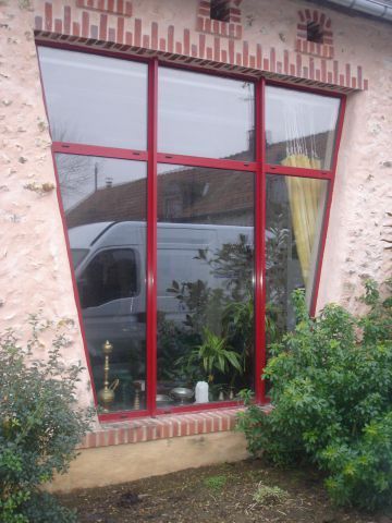 Une fenêtre rouge